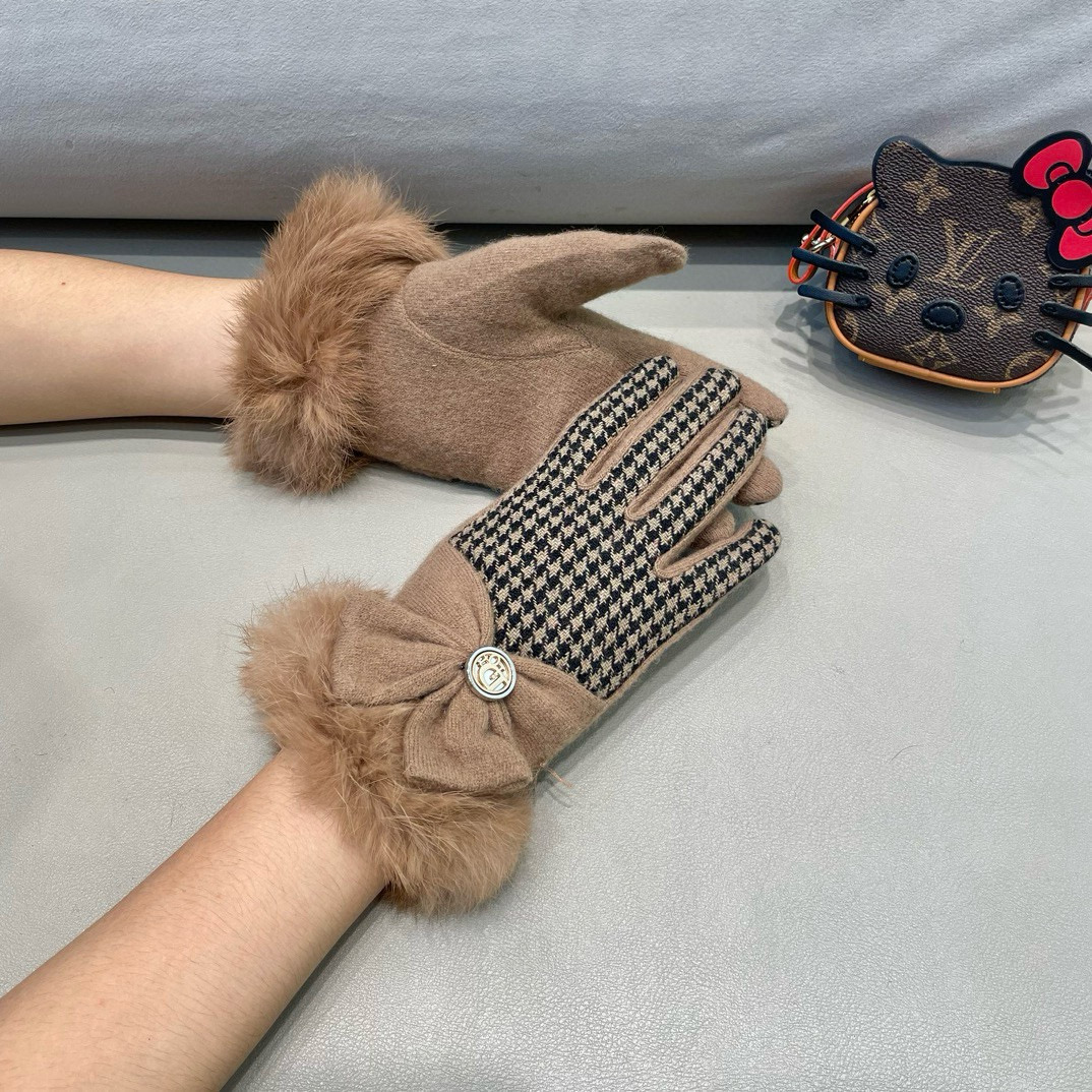 DIOR迪奥秋冬懒兔毛羊毛手套👍值得对比。。同款不同品质，秒杀市场差产品，羊毛十懒兔毛内里加绒 🙌经典不