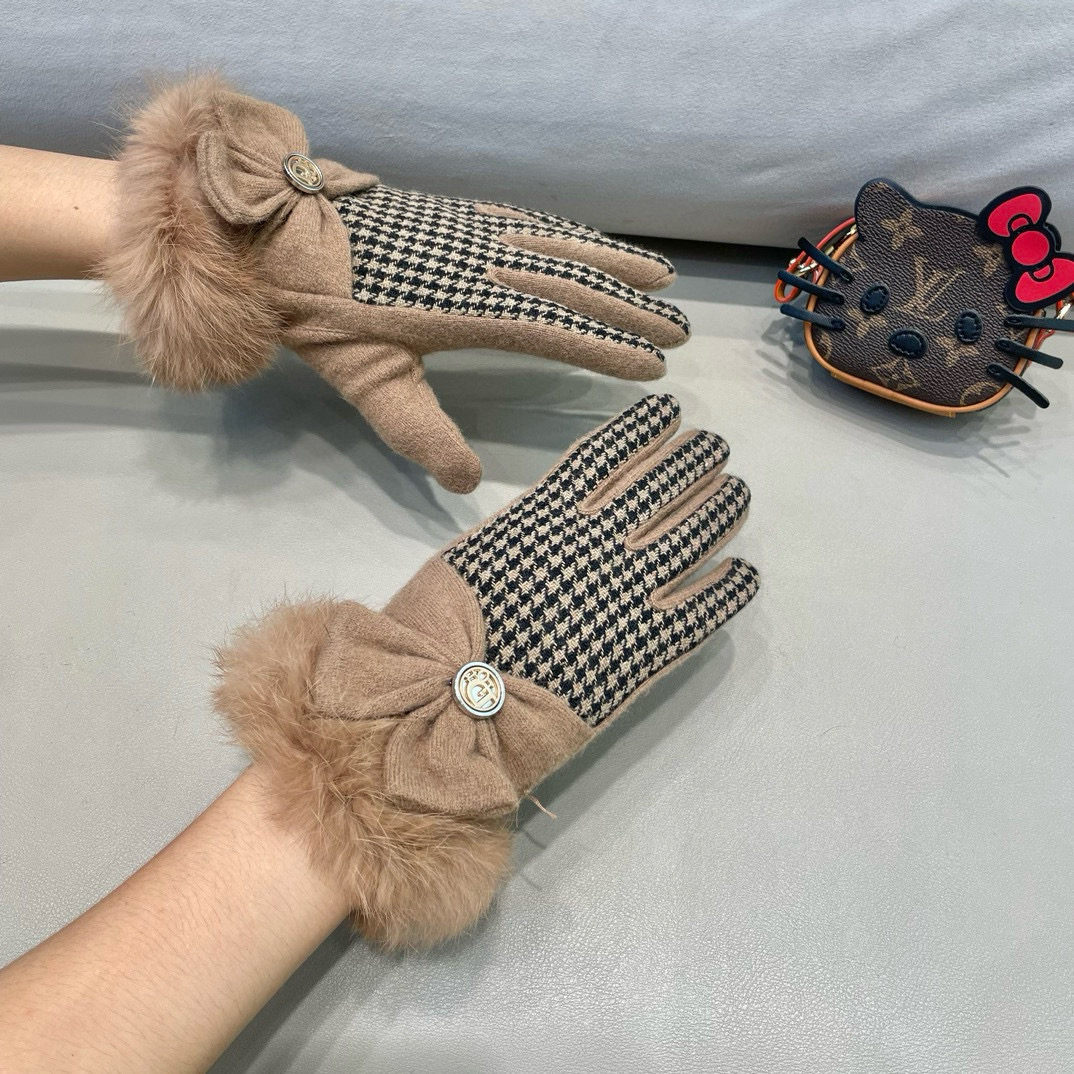 DIOR迪奥秋冬懒兔毛羊毛手套👍值得对比。。同款不同品质，秒杀市场差产品，羊毛十懒兔毛内里加绒 🙌经典不