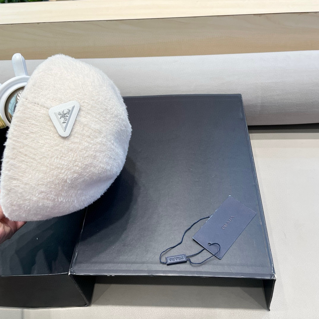  普拉达Prada正反两戴贝雷帽女秋冬季时尚保暖前进帽子新款英伦复古画家帽