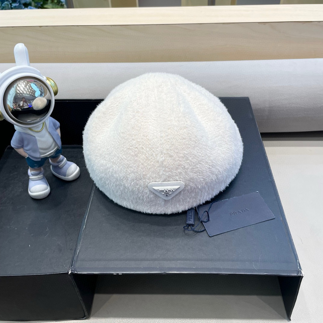 NO:670726,Prada Prada reversible beret women's autumn and winter fashion warm forward hat new British retro painter hat hat fisherman hat baseball cap knitted hat, hat, prada, prada, espadrilles, hats19860909普拉达Prada正反两戴贝雷帽女秋冬季时尚保暖前进帽子新款英伦复古画家帽帽子渔夫帽棒球帽针织帽,帽子,prada,prada,espadrilles,hats,hat