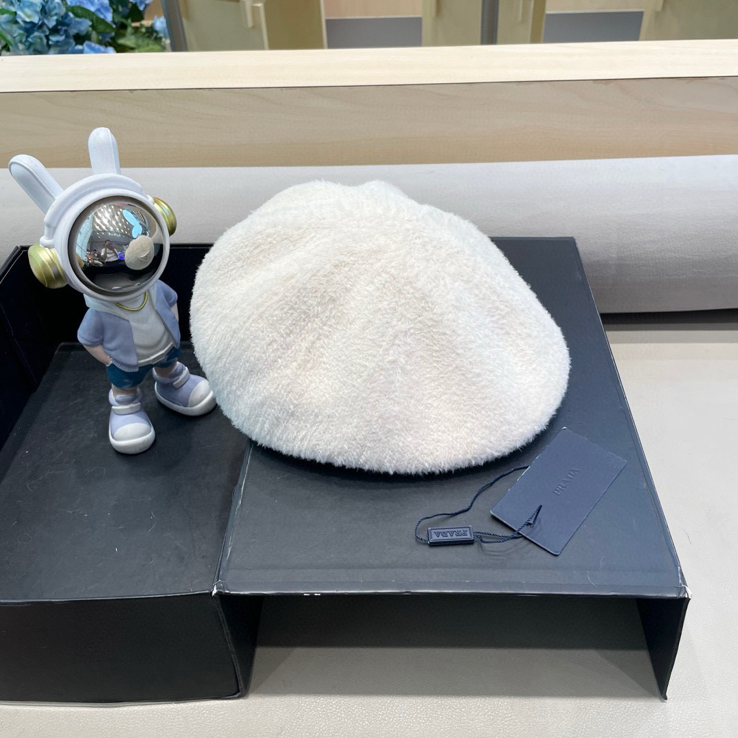  普拉达Prada正反两戴贝雷帽女秋冬季时尚保暖前进帽子新款英伦复古画家帽