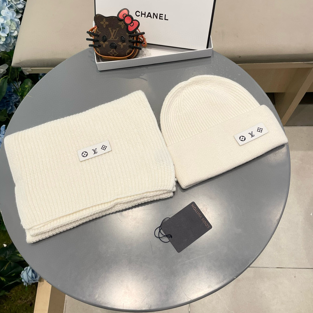NO:602073,LV cashmere hat and scarf set. Original order. The complete set is very soft and skin-friendly, has good elasticity and texture, and is a very versatile style ~ warm cashmere wool hat. It can be worn with any head size. (unisex) suit, suit, louis vuitton, hats19860909LV羊绒帽子围巾套装.原单.全套品相非常柔软亲肤,弹性很好有质感又非常百搭的款式~保暖的羊绒毛线帽,.任何头围都可以佩戴.（男女通用）套装,套装,louis vuitton,hats,accessory