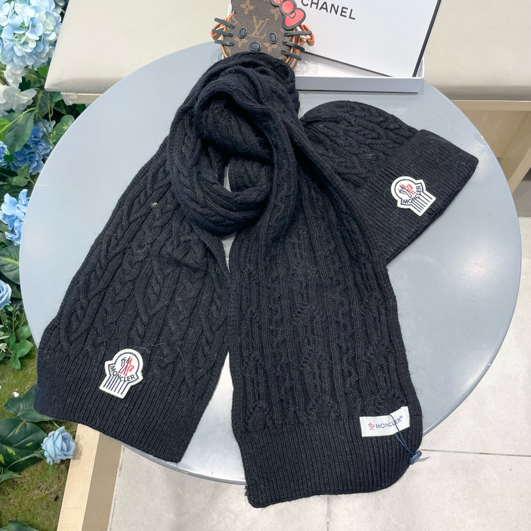 Stay Warm This Winter with Moncler’s New Hat and Scarf Collection! - 图片 7