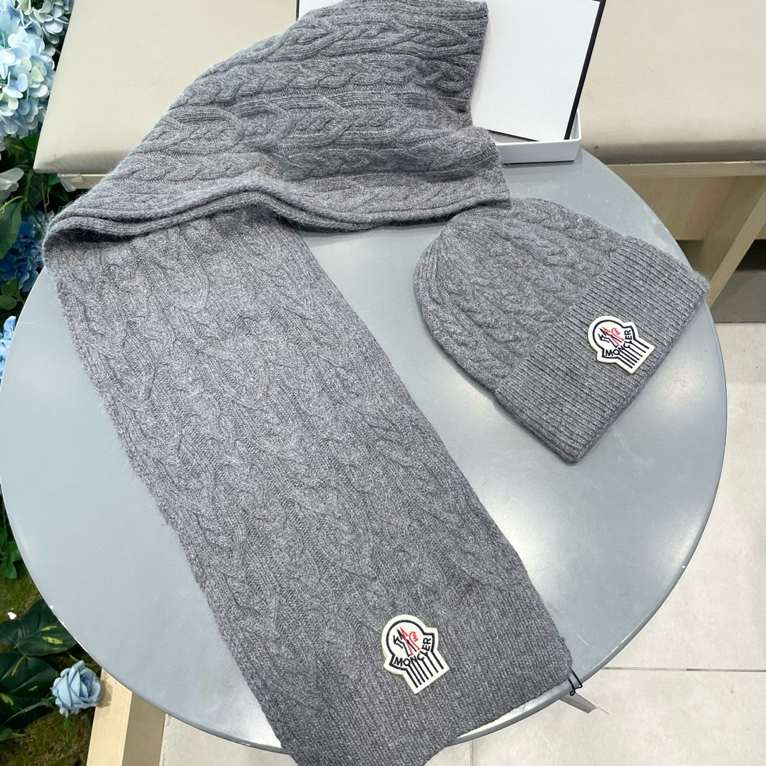Stay Warm in Style with Moncler’s New Hat and Scarf Collection! - 图片 4