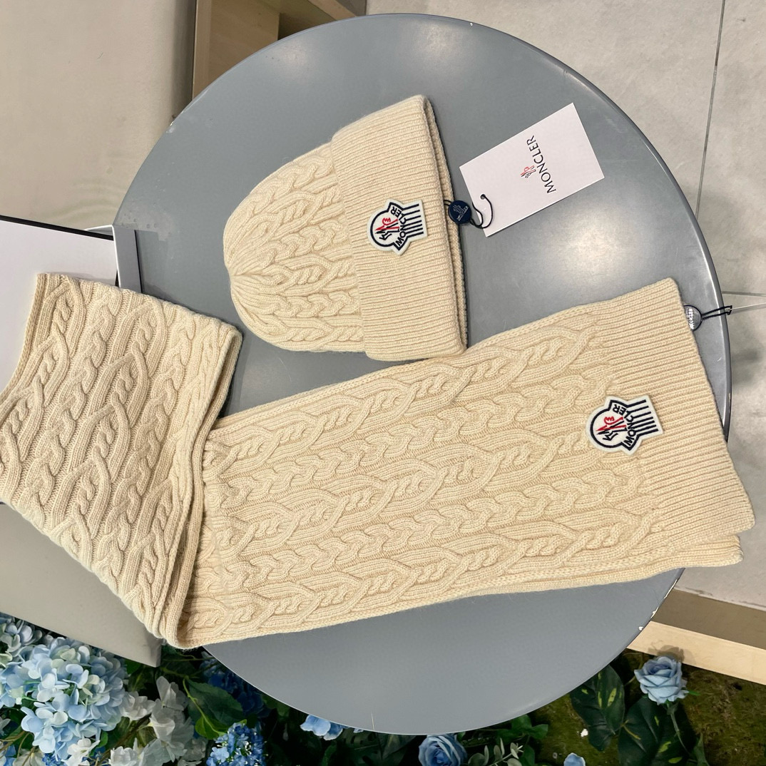 Stay Warm this Winter with Moncler’s New Hat and Scarf Set! - 图片 4