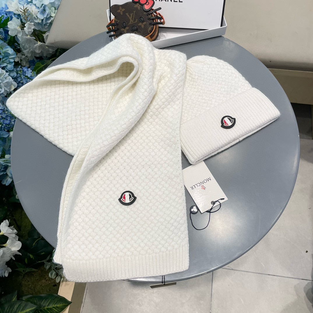 “Moncler Wool Rabbit Hat and Scarf: Warm and Stylish Unisex Couple Set” - 图片 3