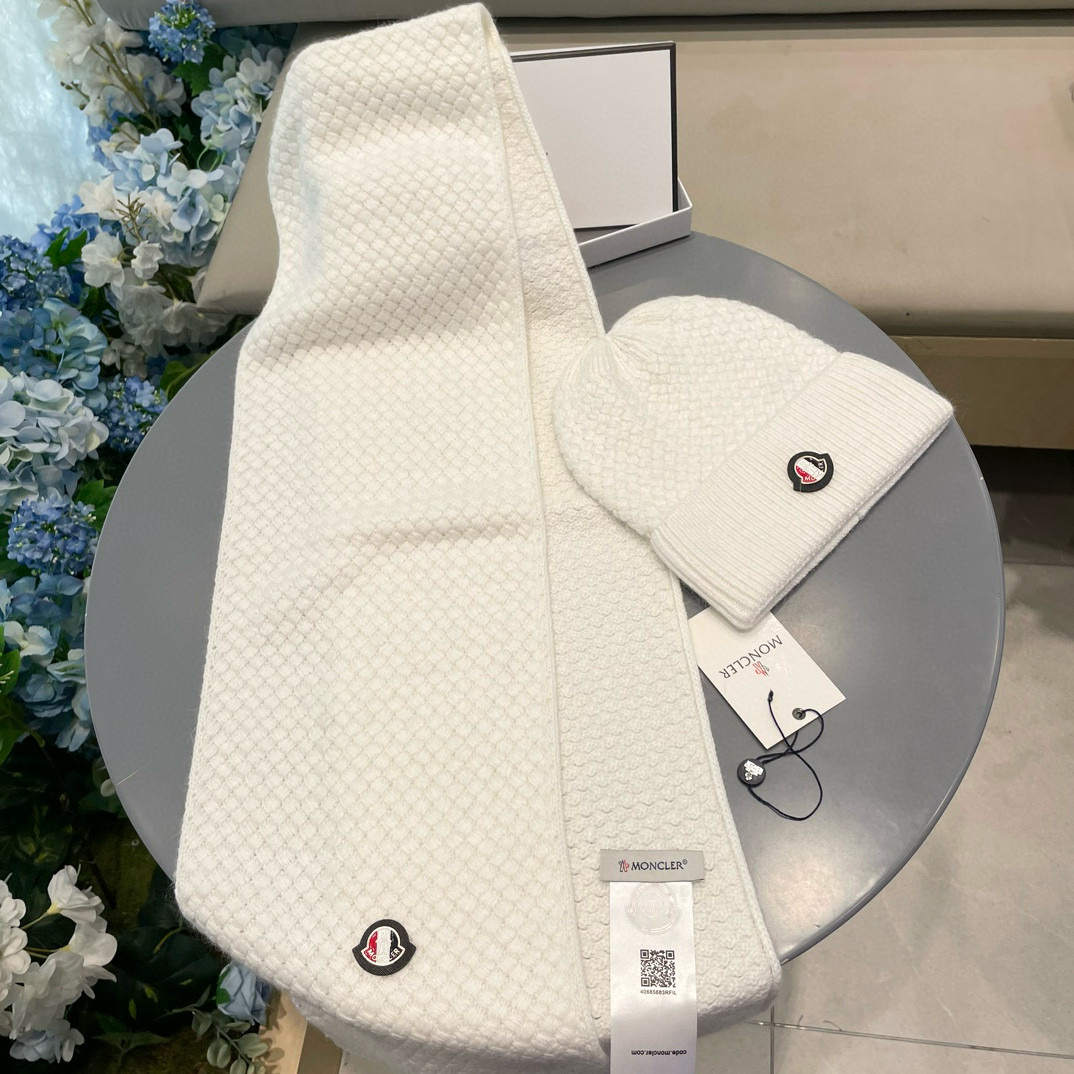 “Moncler Wool Rabbit Hat and Scarf: Warm and Stylish Unisex Couple Set” - 图片 7