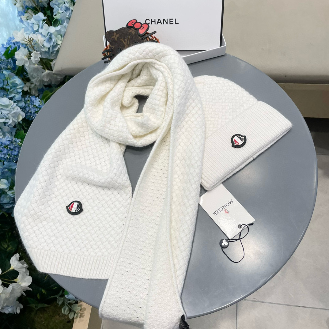 “Moncler Wool Rabbit Hat and Scarf: Warm and Stylish Unisex Couple Set” - 图片 6