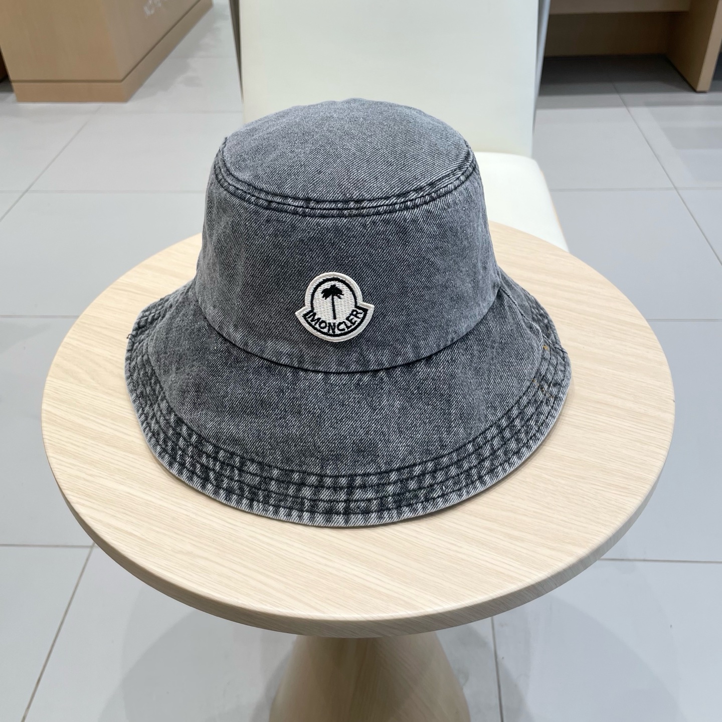  Moncler蒙口2025新款牛仔渔夫帽，经典流行款，质量超赞，