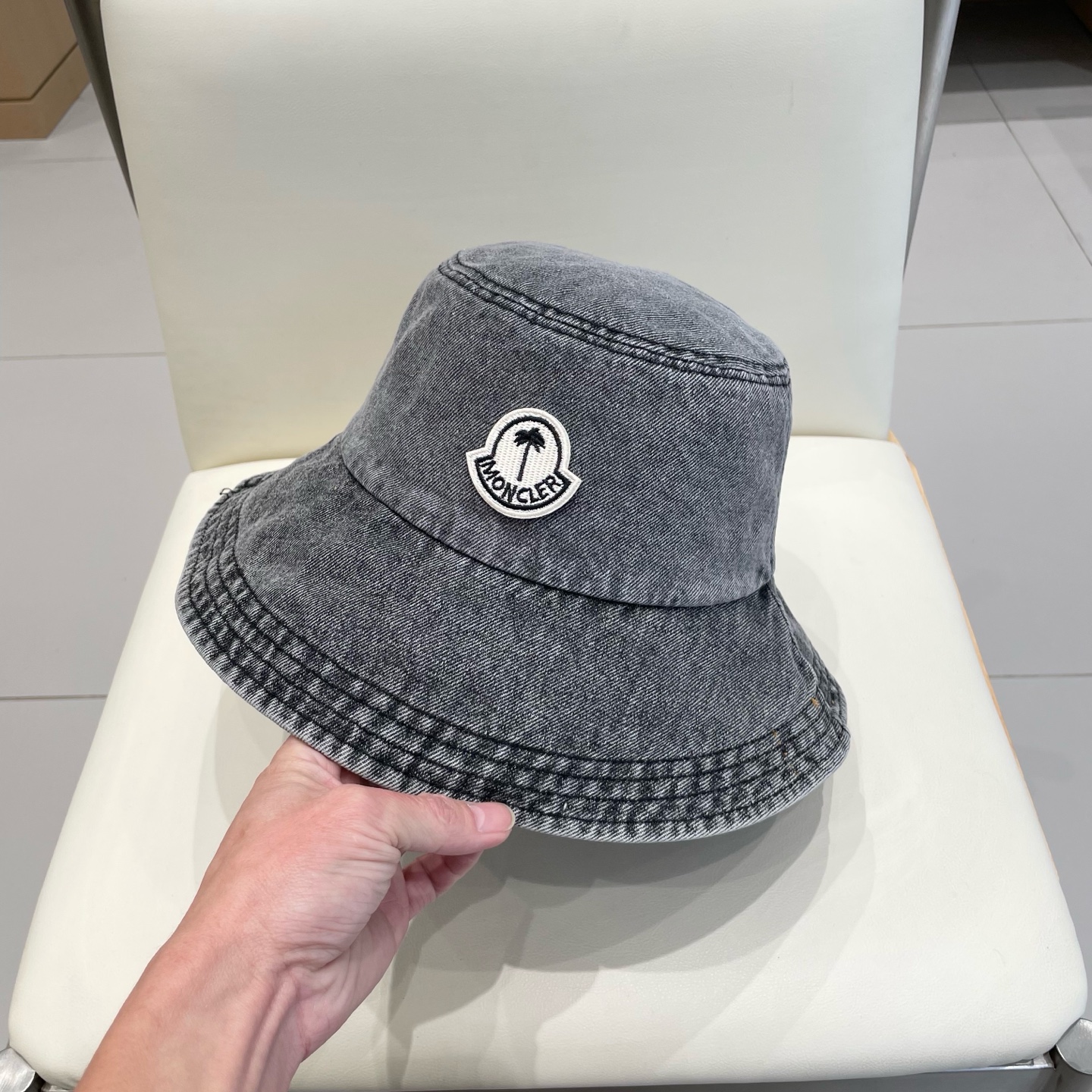  Moncler蒙口2025新款牛仔渔夫帽，经典流行款，质量超赞，