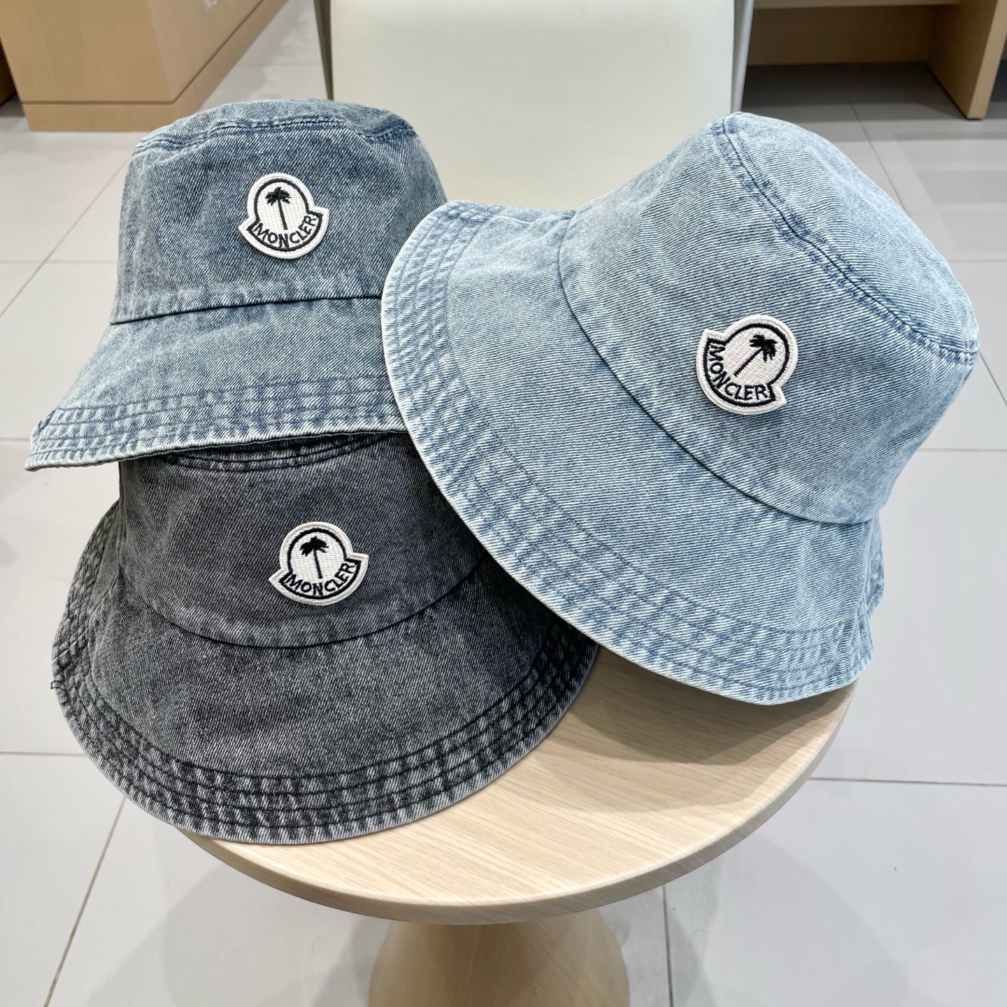 NO:220249,Moncler cover 2025 new denim fisherman hat, classic popular model, excellent quality, hat fisherman hat baseball hat knit hat, hat, christian louboutin, Moncler, espadrilles, hats19860909Moncler蒙口2025新款牛仔渔夫帽,经典流行款,质量超赞,帽子渔夫帽棒球帽针织帽,帽子,christian louboutin,Moncler,espadrilles,hats,hat