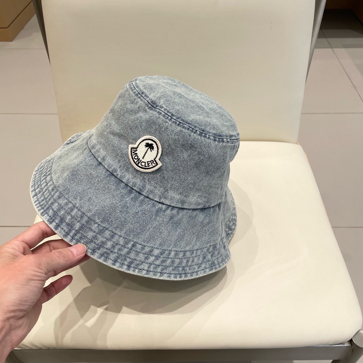  Moncler蒙口2025新款牛仔渔夫帽，经典流行款，质量超赞，