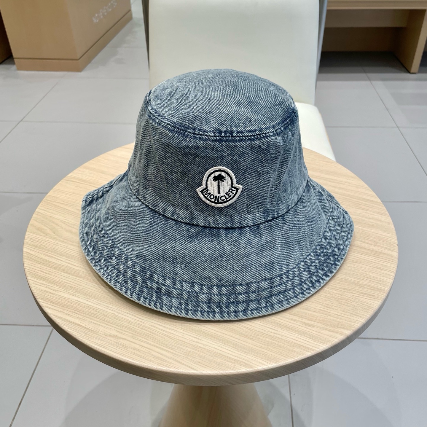  Moncler蒙口2025新款牛仔渔夫帽，经典流行款，质量超赞，