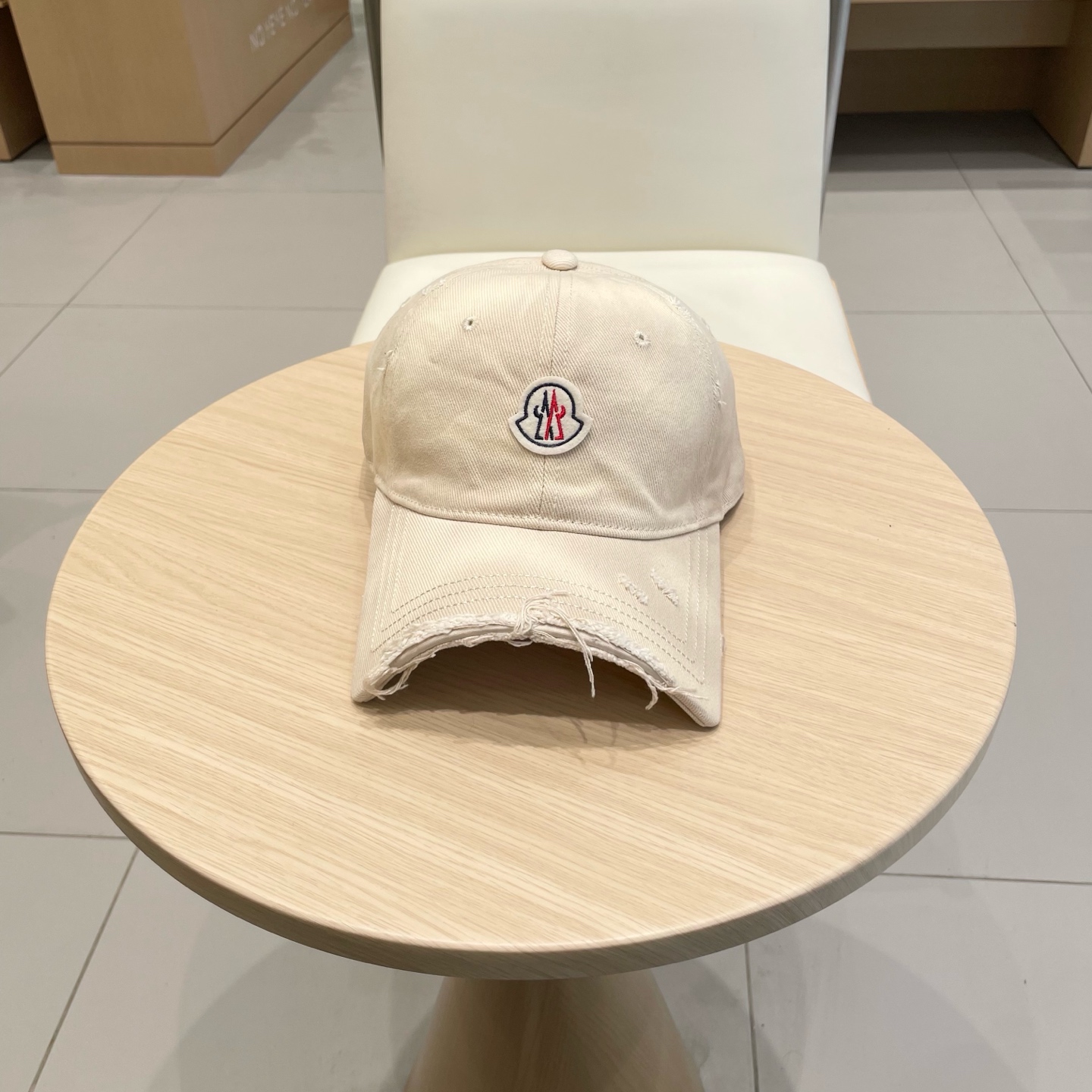 NO:220252,The new baseball cap of the covert MONCLER2025, fashionable street-fried items, the style is OK, Internet celebrities, the favorite of fashion bloggers!  High quality, comfortable and breathable, nice hat, fisherman hat, baseball hat, knit hat, hat, christian louboutin, Moncler, espadrilles, hats19860909蒙口MONCLER2025新款棒球帽,时尚炸街单品,风格很OK,网红.时尚博主的最爱！高品质舒适透气,凹造型很好看帽子渔夫帽棒球帽针织帽,帽子,christian louboutin,Moncler,espadrilles,hats,hat