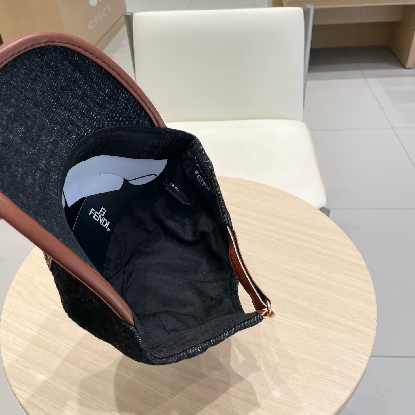  FENDI芬迪2025新款 老花系列棒球帽🧢 经典FF中古单品，气质穿搭单品，质量杠杠👍