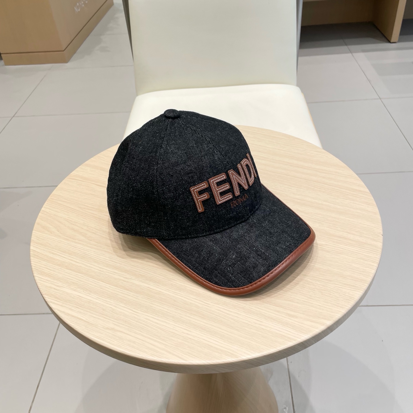  FENDI芬迪2025新款 老花系列棒球帽🧢 经典FF中古单品，气质穿搭单品，质量杠杠👍