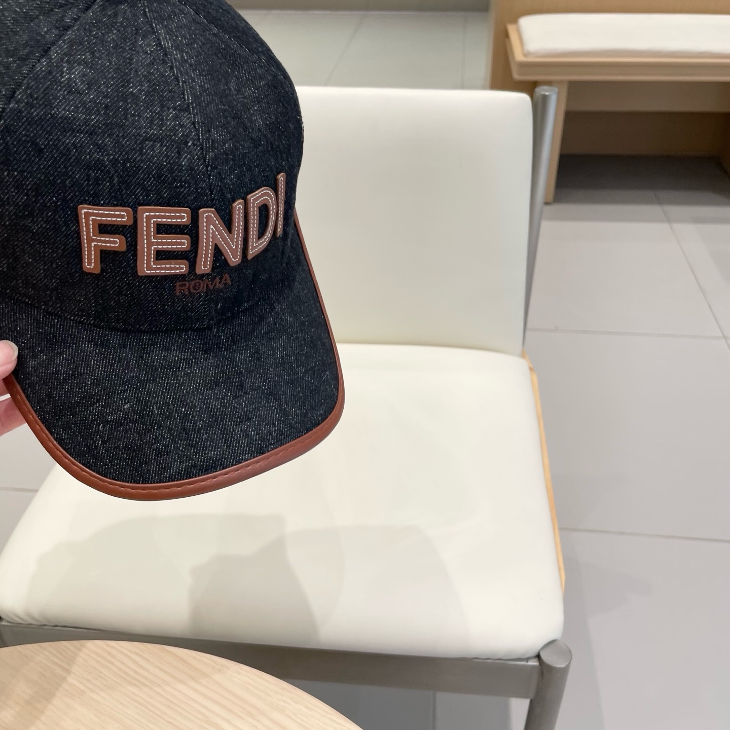  FENDI芬迪2025新款 老花系列棒球帽🧢 经典FF中古单品，气质穿搭单品，质量杠杠👍