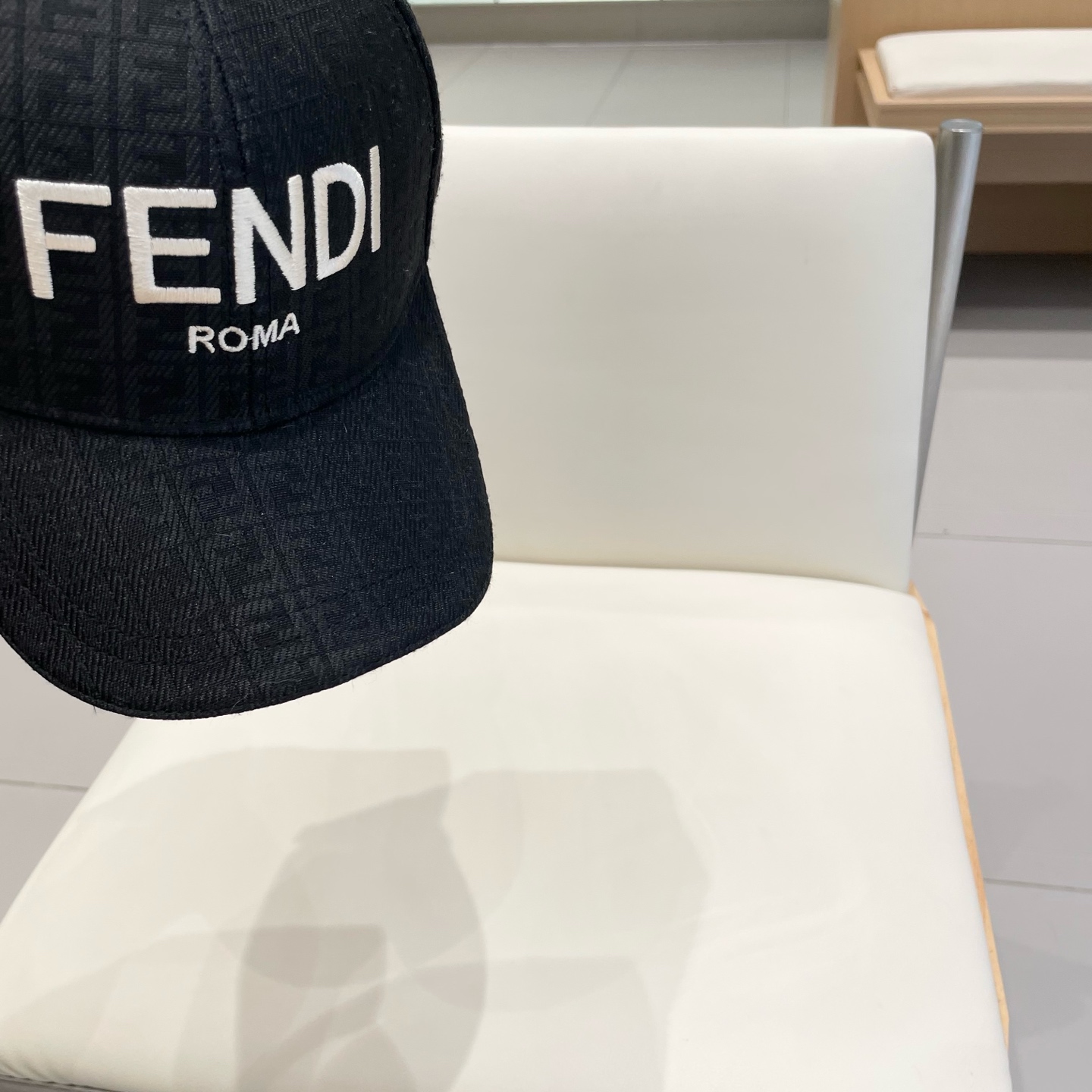  FENDI芬迪2025新款 老花系列棒球帽🧢 经典FF中古单品，气质穿搭单品，质量杠杠👍