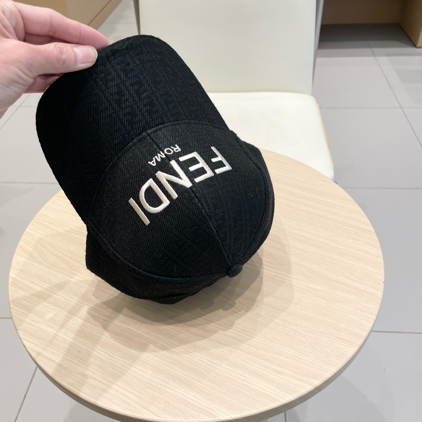  FENDI芬迪2025新款 老花系列棒球帽🧢 经典FF中古单品，气质穿搭单品，质量杠杠👍