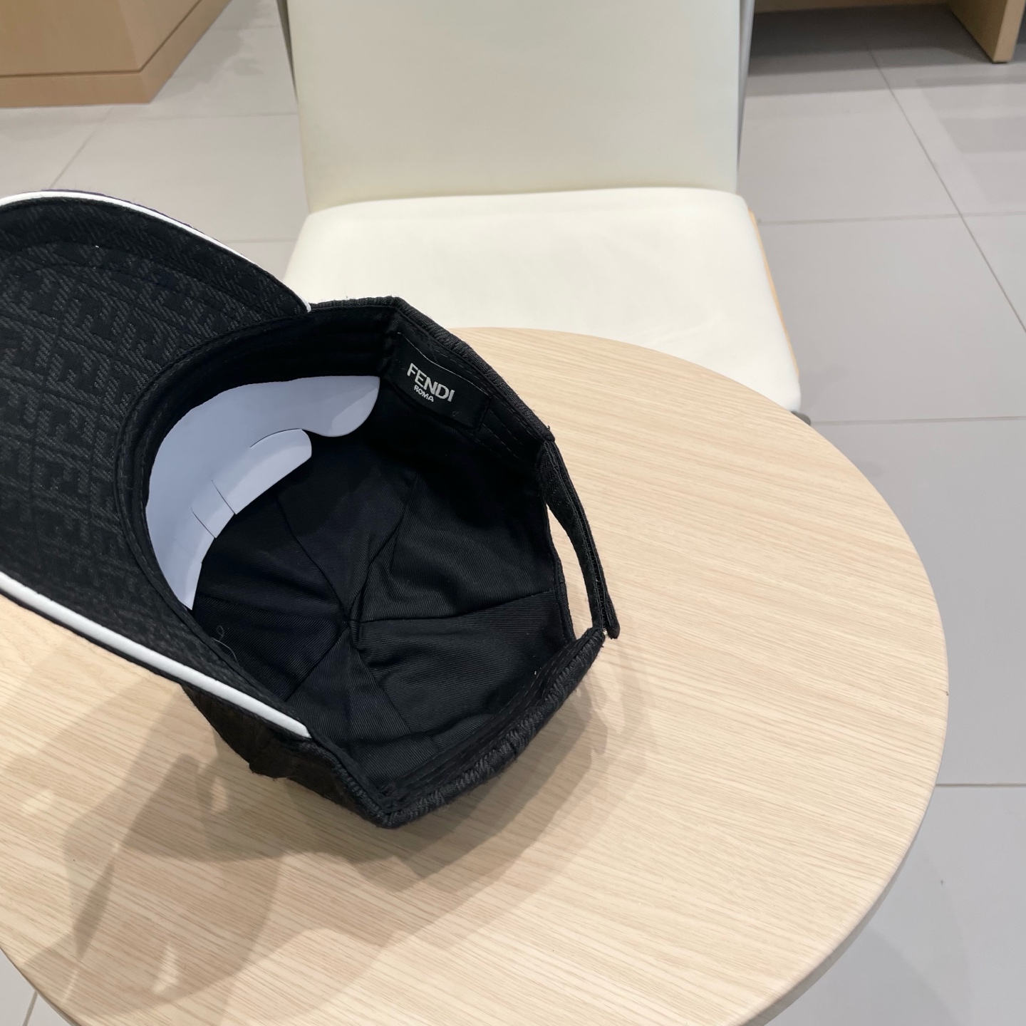  FENDI芬迪2025新款 老花系列棒球帽🧢 经典FF中古单品，气质穿搭单品，质量杠杠👍