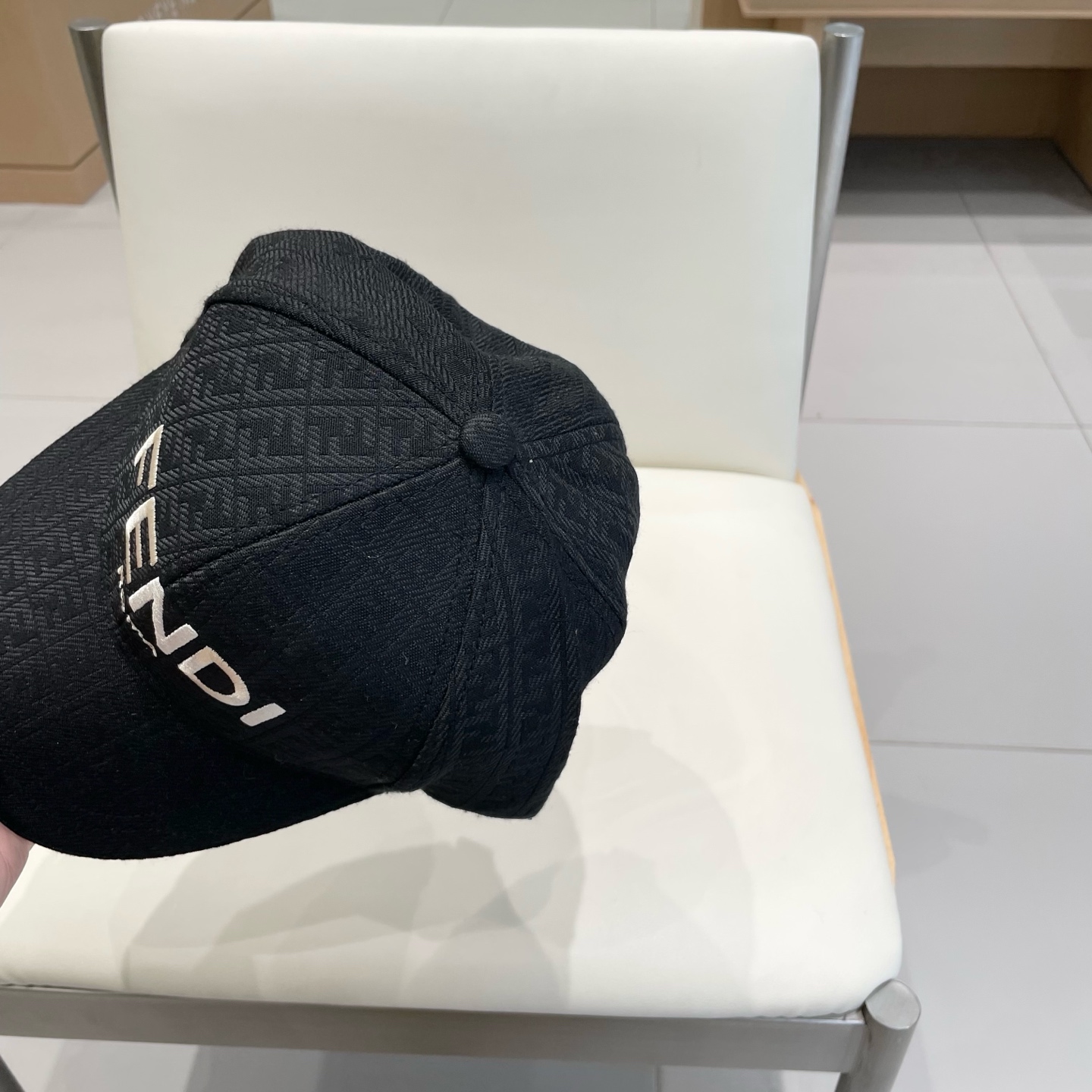  FENDI芬迪2025新款 老花系列棒球帽🧢 经典FF中古单品，气质穿搭单品，质量杠杠👍