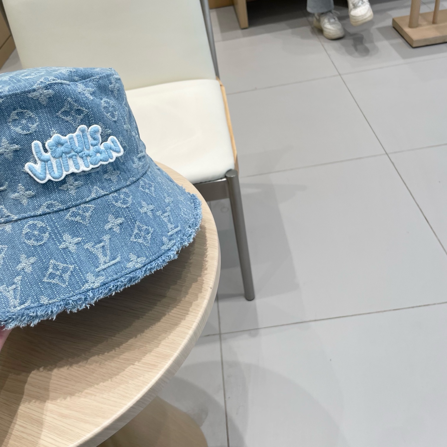    LV路易威登官网高版本 新款牛仔渔夫帽
火爆技术升级，洗水牛仔风街头风十足
更符合现在时尚小哥哥小