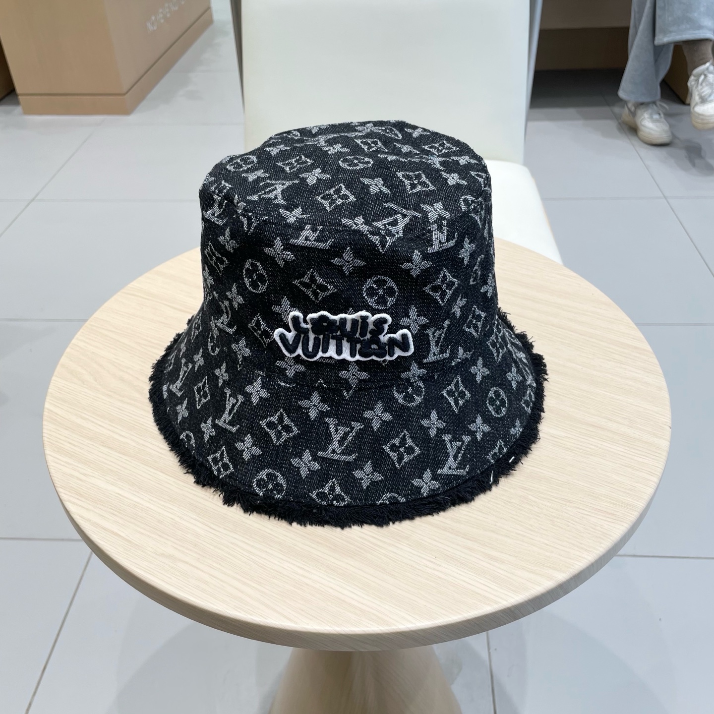 NO:346143,LV Louis Vuitton official website has a new denim fisherman hat. It has a hot technology upgrade, and the cowboy style is very street style. It is more in line with the style of the current fashionable little brother and sister. The airport street photography is super cool!  Hat Straw Hat Fisherman Hat Baseball Hat, Hats, louis vuitton,louis vuitton,espadrilles,hatsLV路易威登官网高版本 新款牛仔渔夫帽 火爆技术升级,洗水牛仔风街头风十足 更符合现在时尚小哥哥小姐姐的style,机场街拍超飒！帽子草帽渔夫帽棒球帽,帽子,louis vuitton,louis vuitton,espadrilles,hats,hat