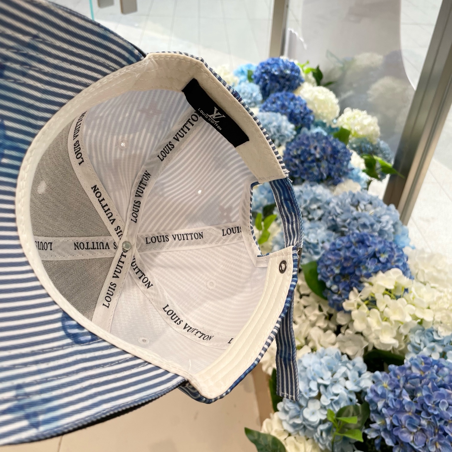 棒球帽 渔夫帽  LV路易威登春夏原单刺绣棒球帽  轻盈透气。完美版型，独家实物拍摄，男女适用