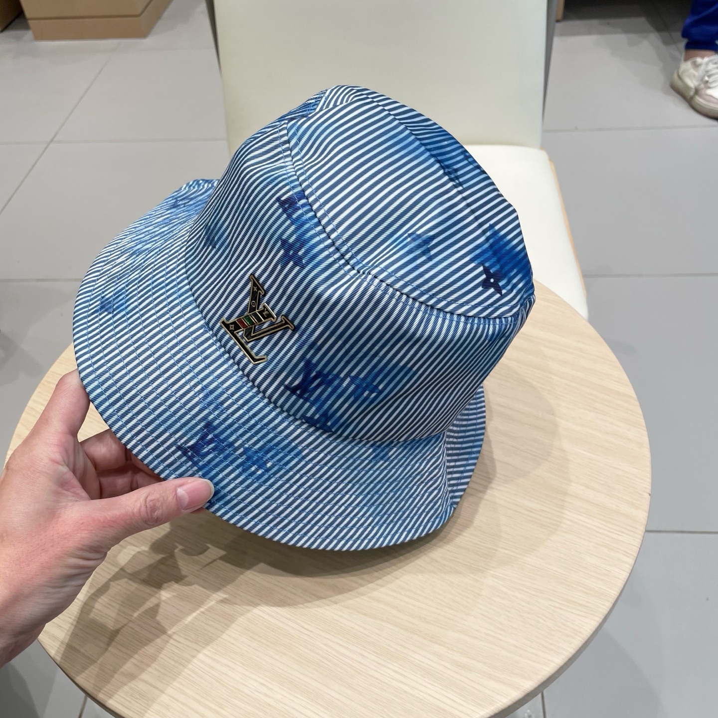 棒球帽 渔夫帽  LV路易威登春夏原单刺绣棒球帽  轻盈透气。完美版型，独家实物拍摄，男女适用