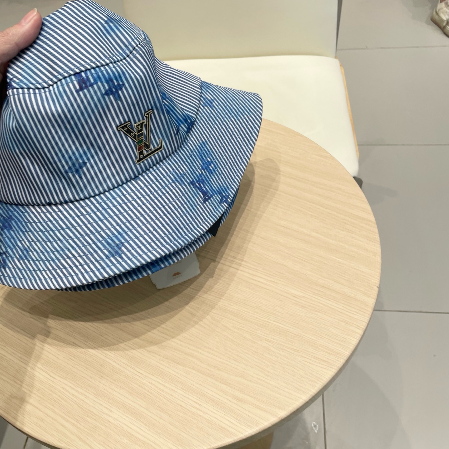 棒球帽 渔夫帽  LV路易威登春夏原单刺绣棒球帽  轻盈透气。完美版型，独家实物拍摄，男女适用