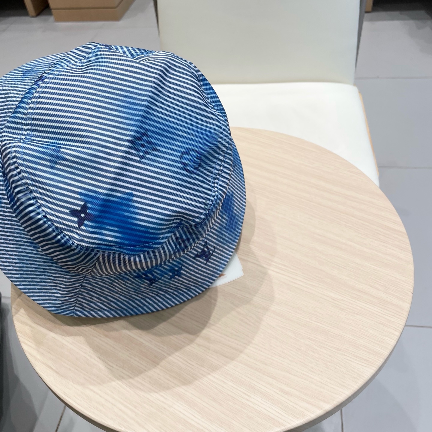 棒球帽 渔夫帽  LV路易威登春夏原单刺绣棒球帽  轻盈透气。完美版型，独家实物拍摄，男女适用