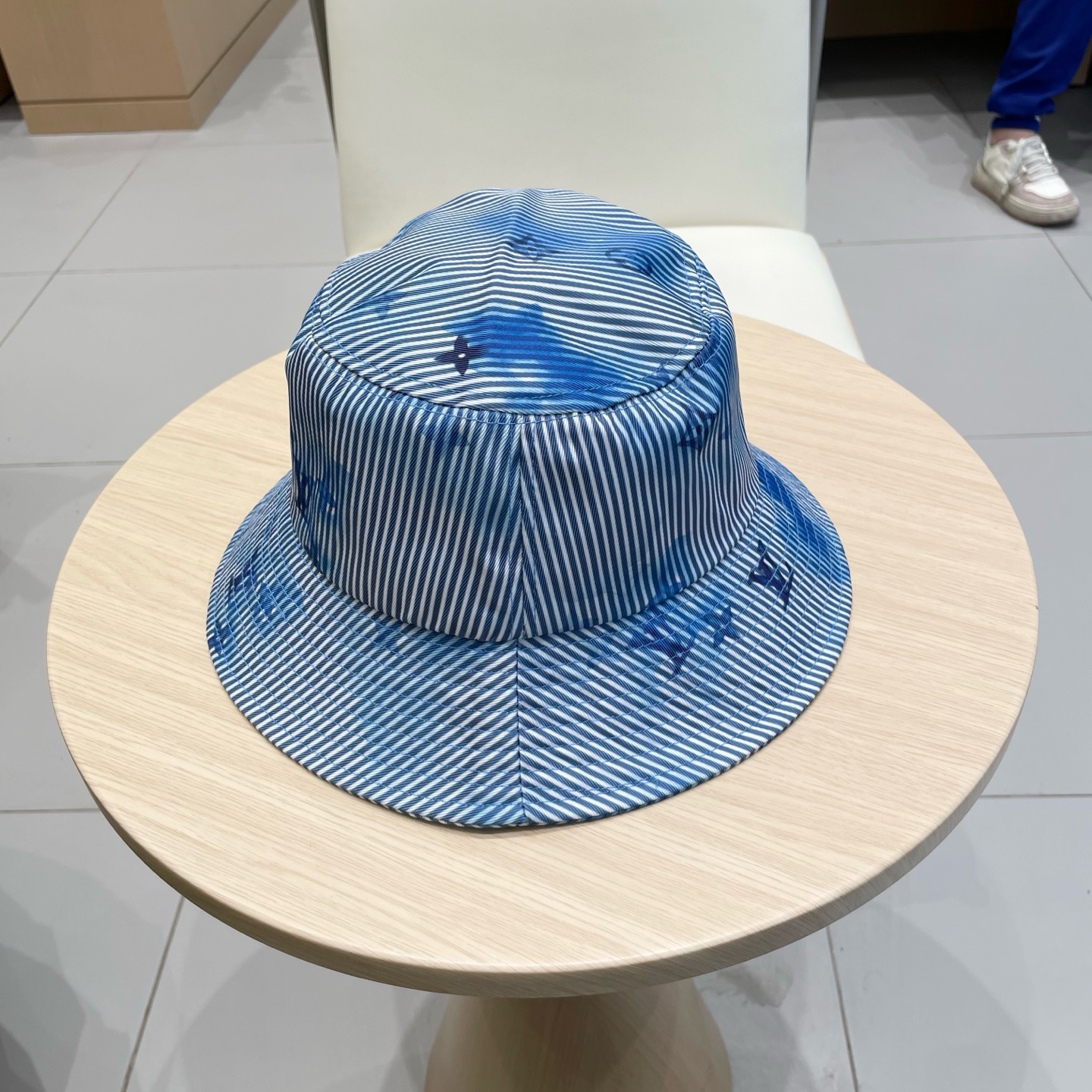 棒球帽 渔夫帽  LV路易威登春夏原单刺绣棒球帽  轻盈透气。完美版型，独家实物拍摄，男女适用