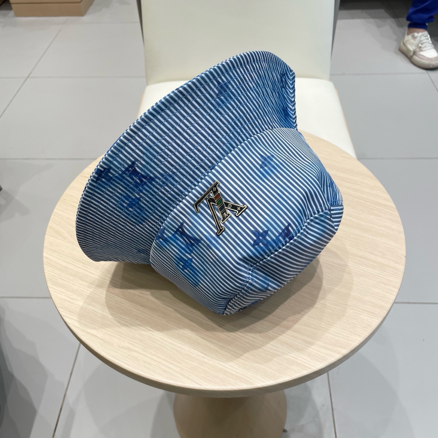 棒球帽 渔夫帽  LV路易威登春夏原单刺绣棒球帽  轻盈透气。完美版型，独家实物拍摄，男女适用