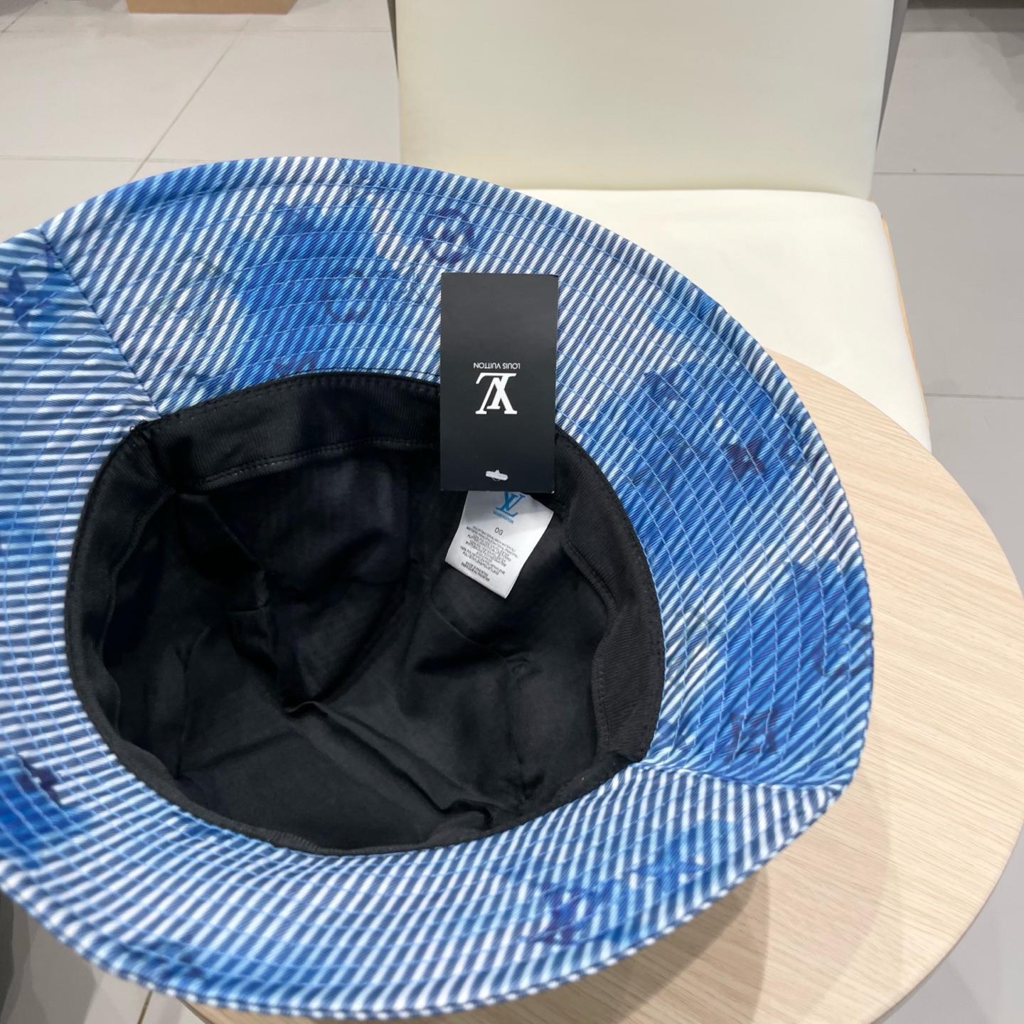 棒球帽 渔夫帽  LV路易威登春夏原单刺绣棒球帽  轻盈透气。完美版型，独家实物拍摄，男女适用