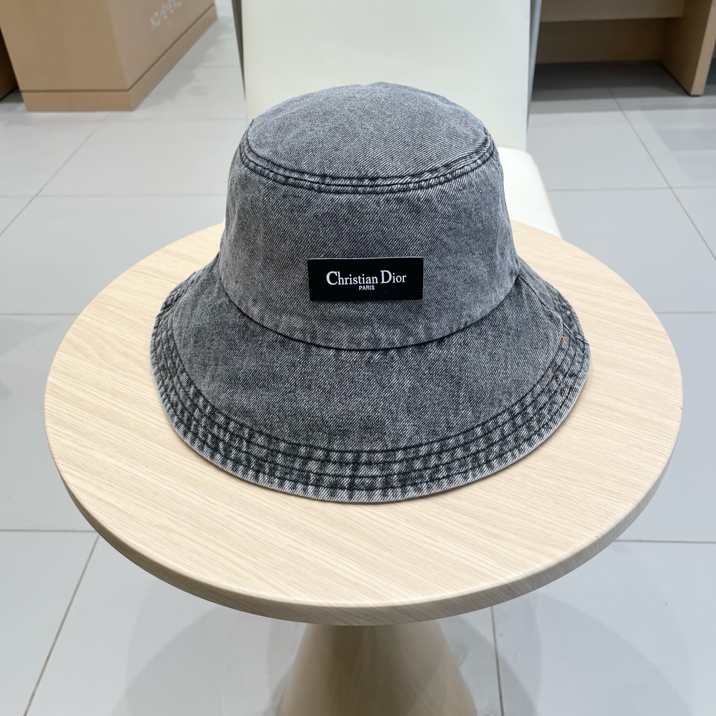  Dior(迪奥)2026牛仔新款渔夫帽， 精致純也格调很有感觉，很酷很时尚，专柜断货热门，质量超赞