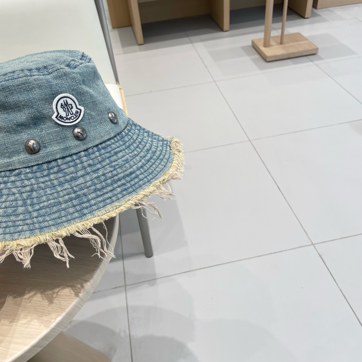  Moncler蒙口2025新款牛仔渔夫帽，经典流行款，质量超赞，