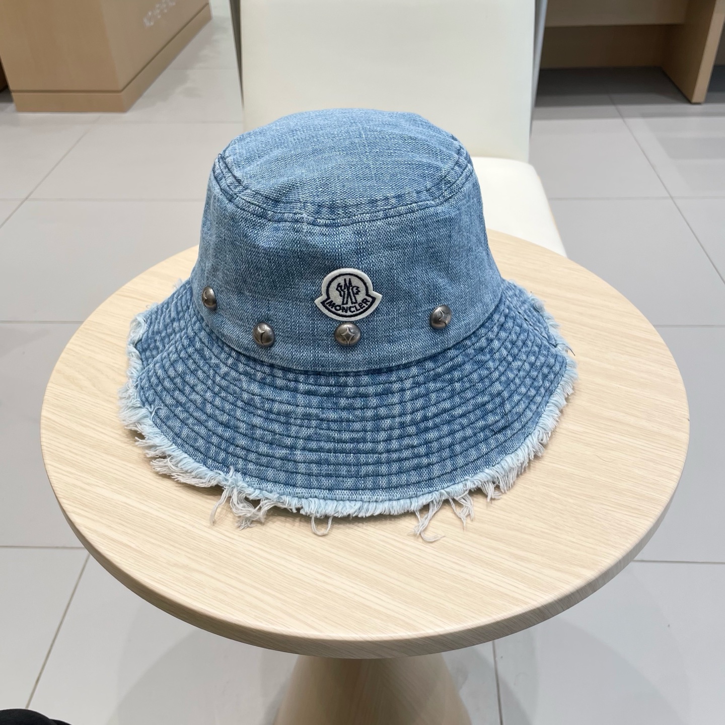  Moncler蒙口2025新款牛仔渔夫帽，经典流行款，质量超赞，