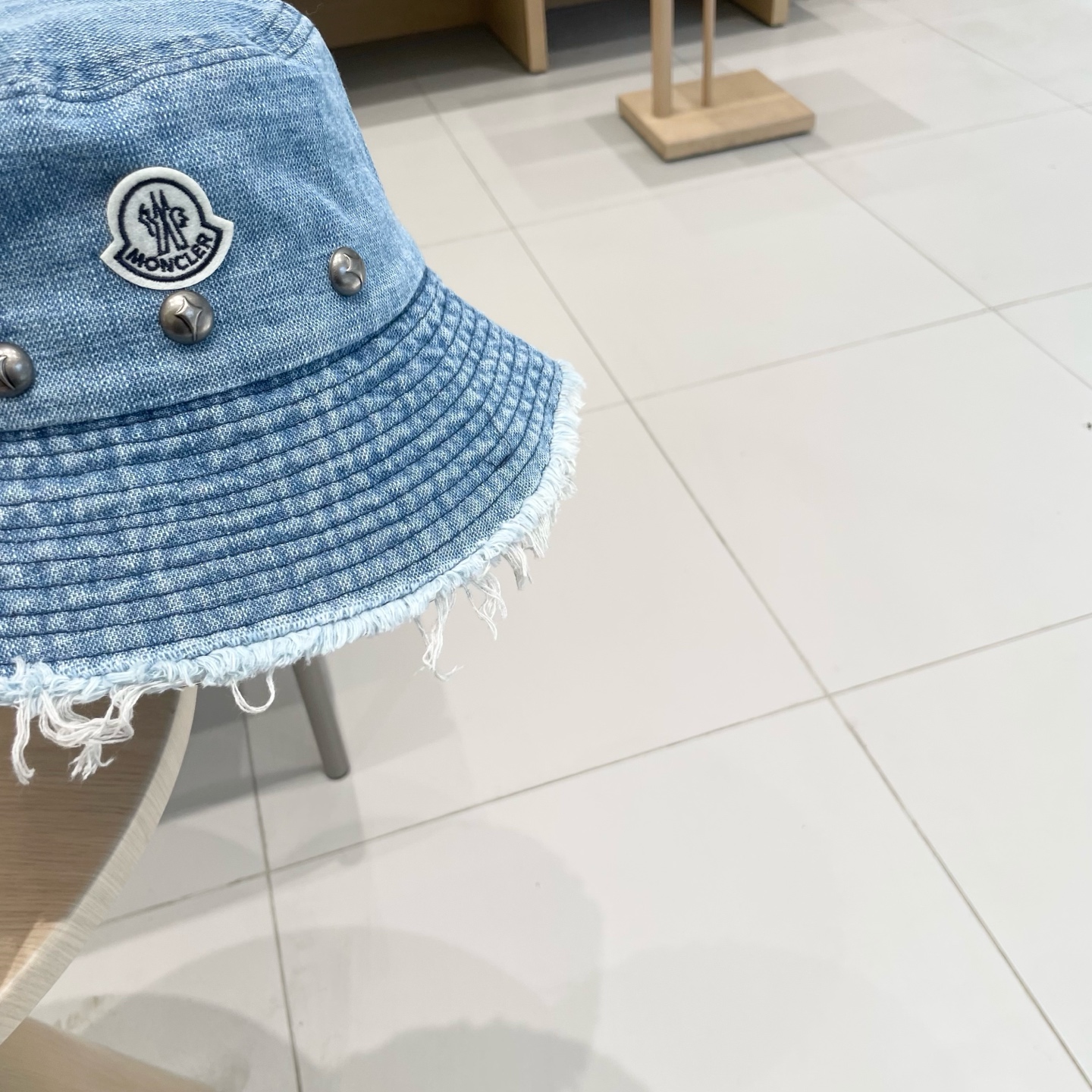  Moncler蒙口2025新款牛仔渔夫帽，经典流行款，质量超赞，