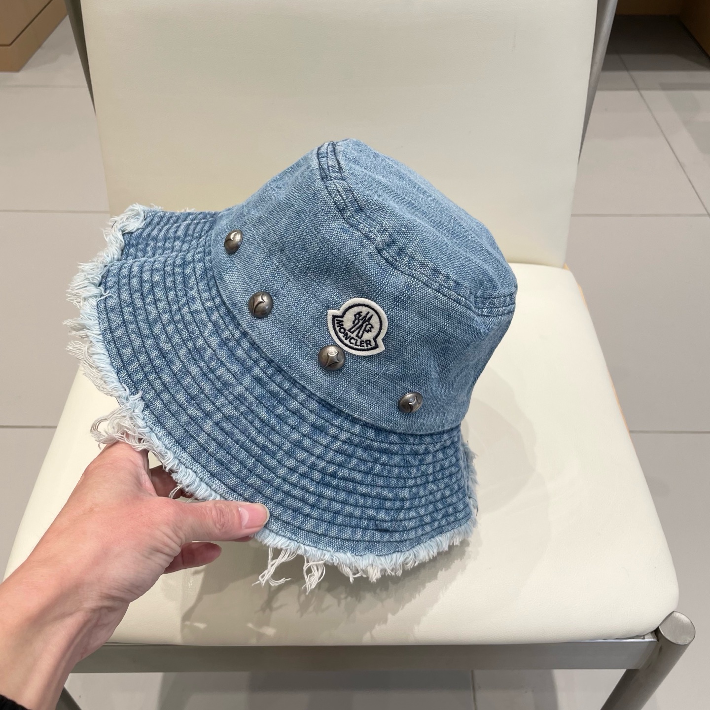  Moncler蒙口2025新款牛仔渔夫帽，经典流行款，质量超赞，