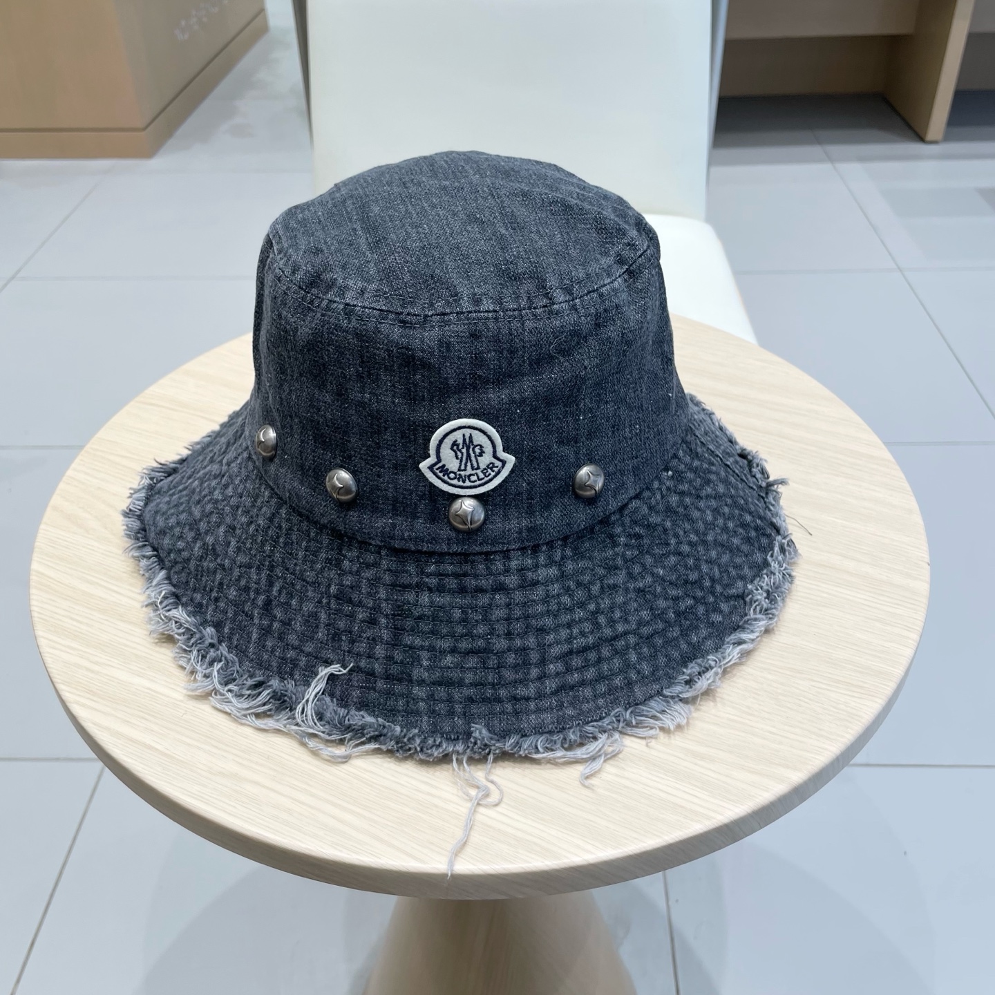  Moncler蒙口2025新款牛仔渔夫帽，经典流行款，质量超赞，