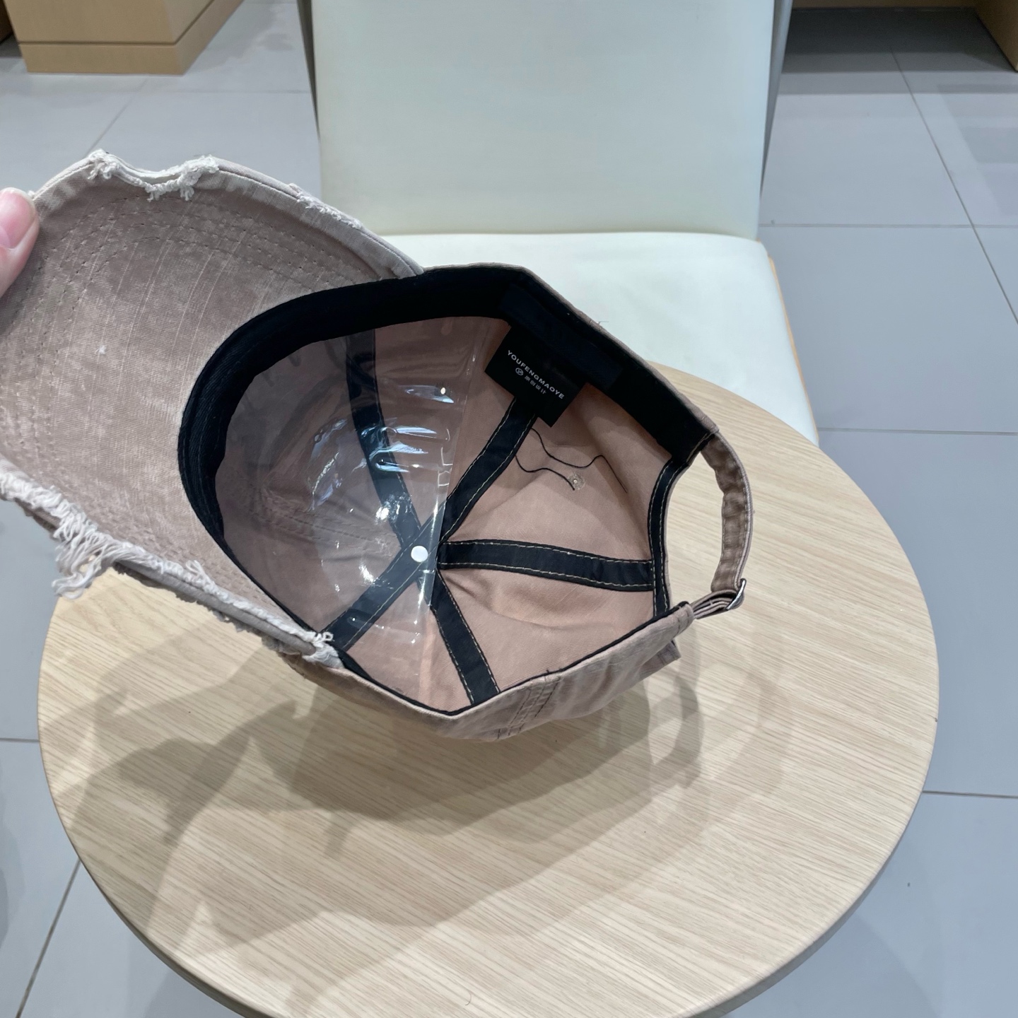  Prada 普拉达高倒三角棒球帽
洗水牛仔色，秀场同款，面料柔软舒适
百搭休闲款，闭眼入！