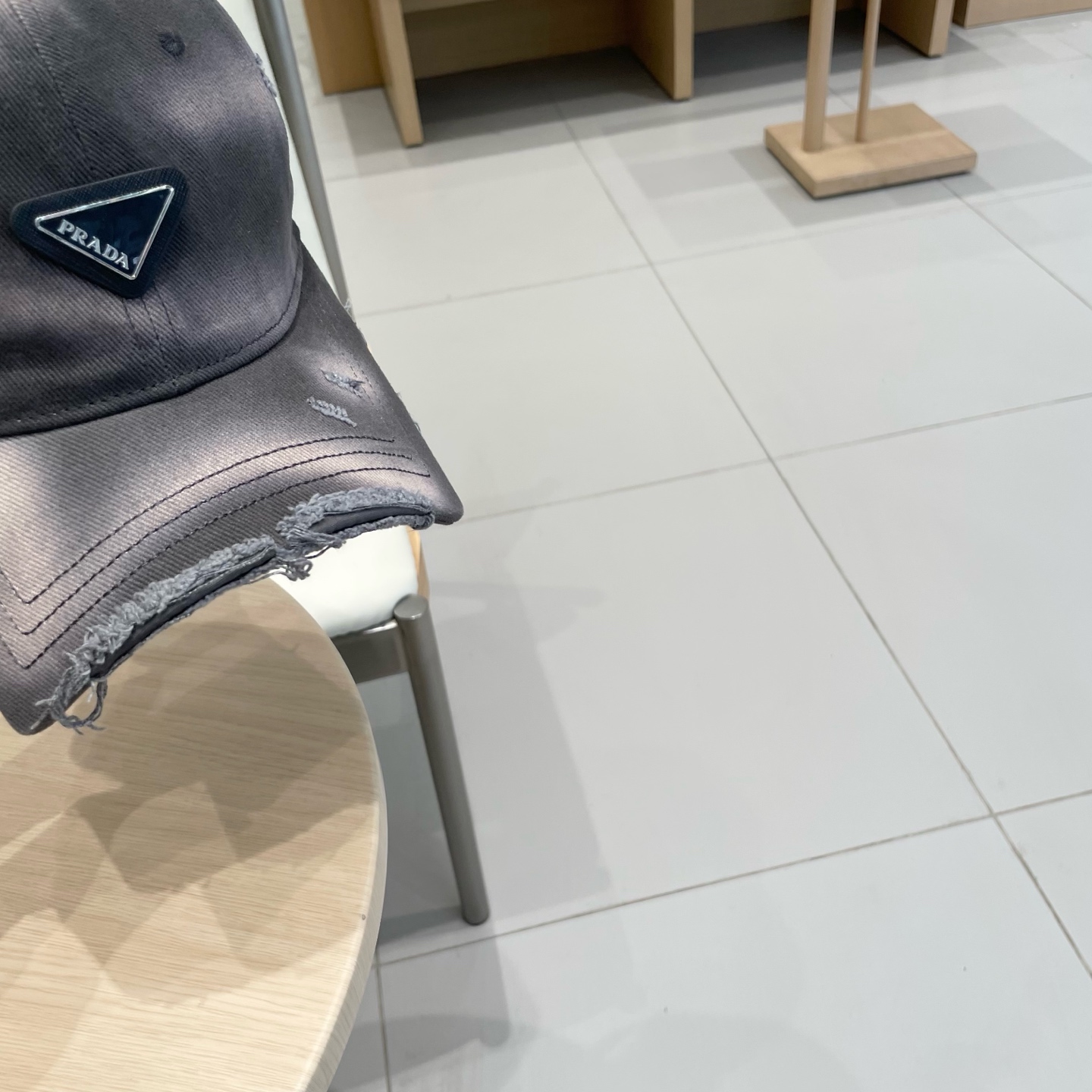  Prada普拉达2025早春新款大牌款棒球帽，经典款男女通用