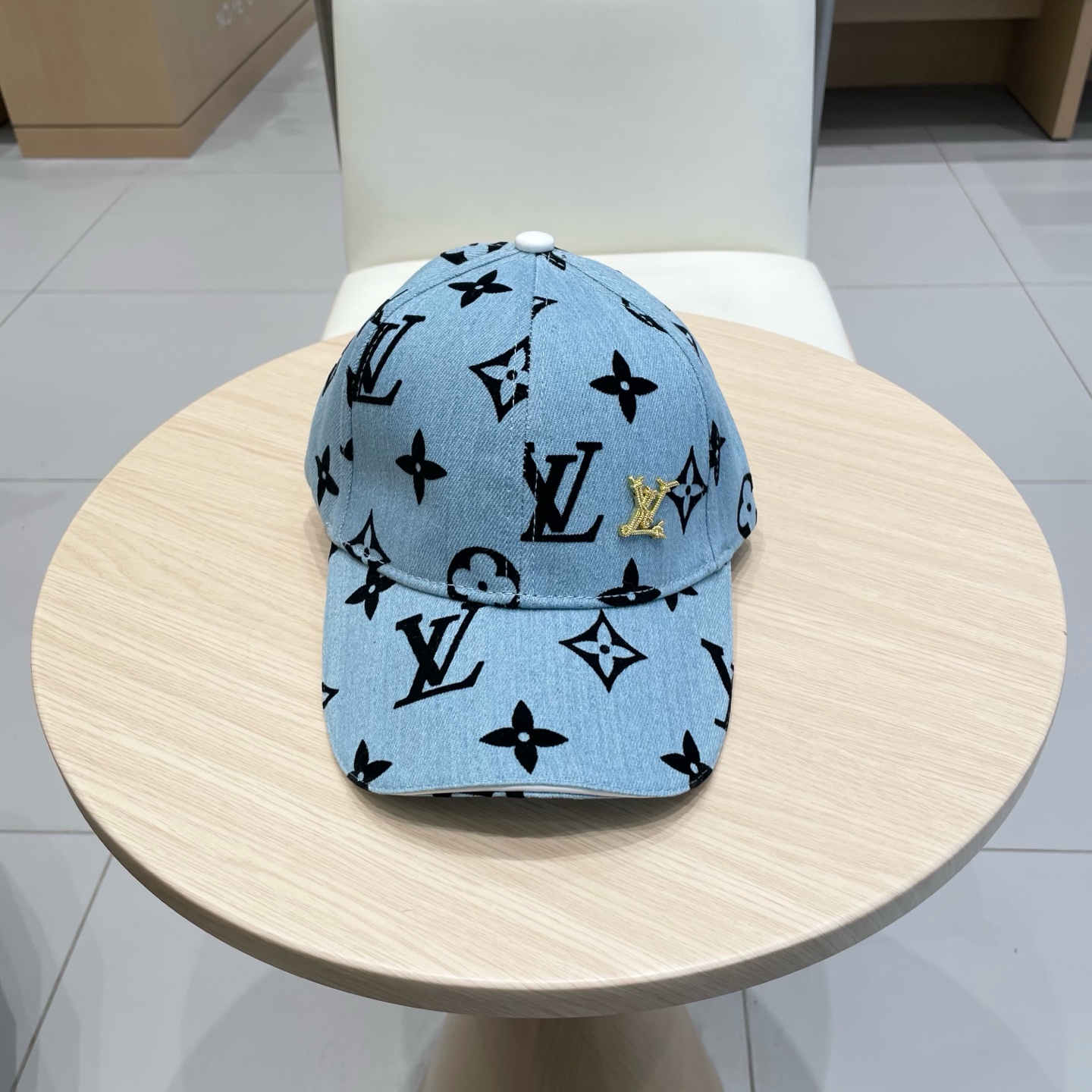  LouisVuitton2025新款棒球帽🧢  
LV棒球帽，简约大气，男女通用