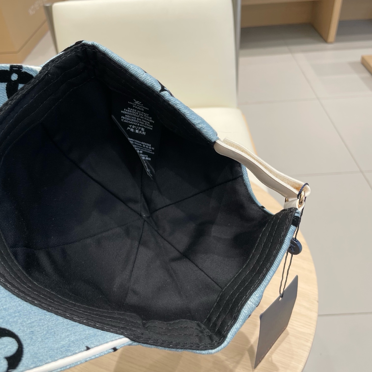  LouisVuitton2025新款棒球帽🧢  
LV棒球帽，简约大气，男女通用