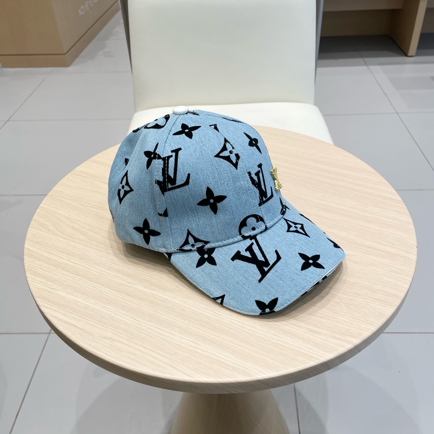  LouisVuitton2025新款棒球帽🧢  
LV棒球帽，简约大气，男女通用