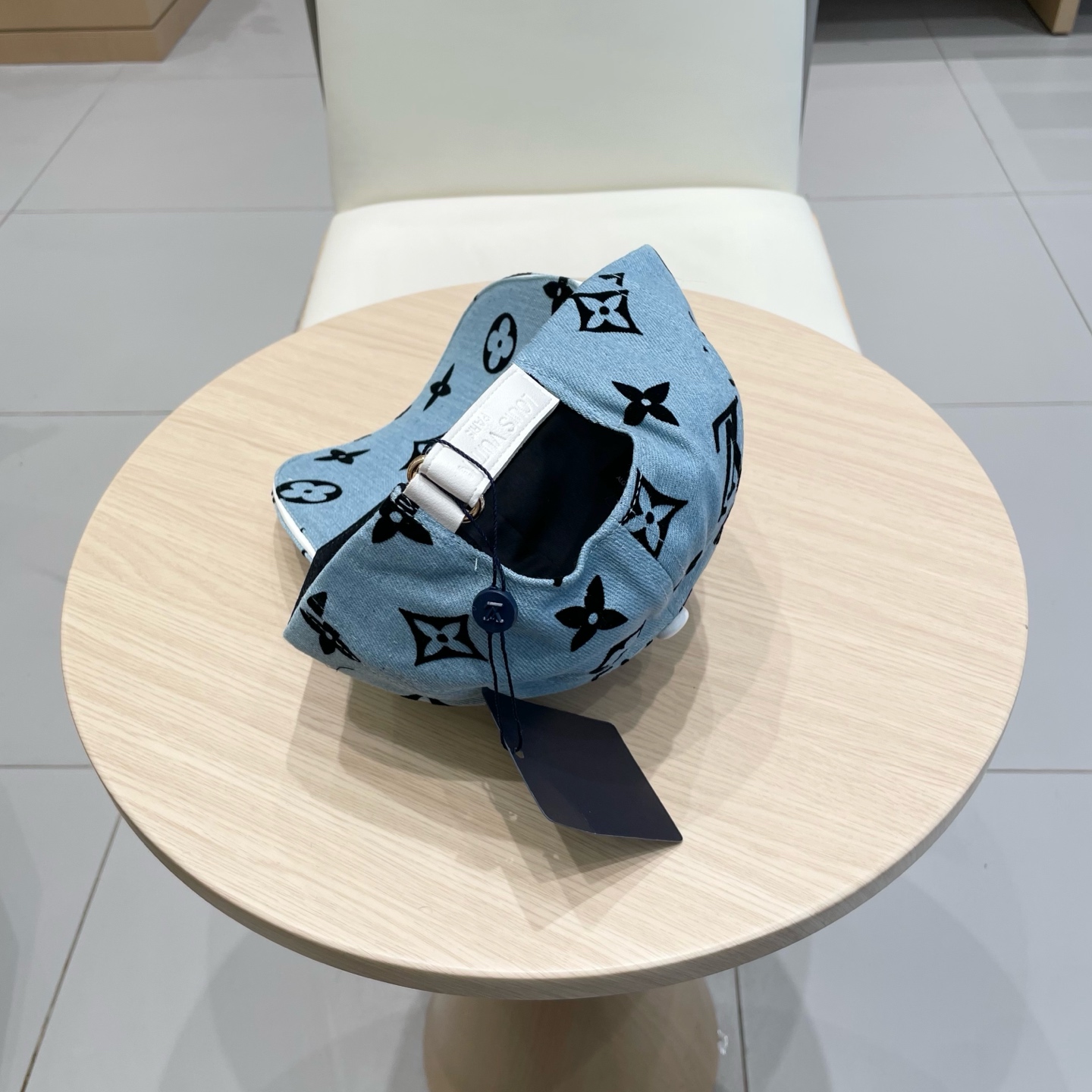  LouisVuitton2025新款棒球帽🧢  
LV棒球帽，简约大气，男女通用