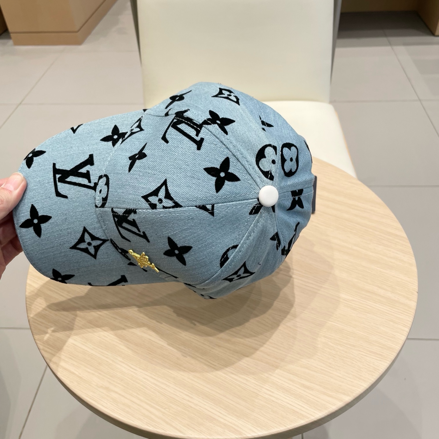  LouisVuitton2025新款棒球帽🧢  
LV棒球帽，简约大气，男女通用