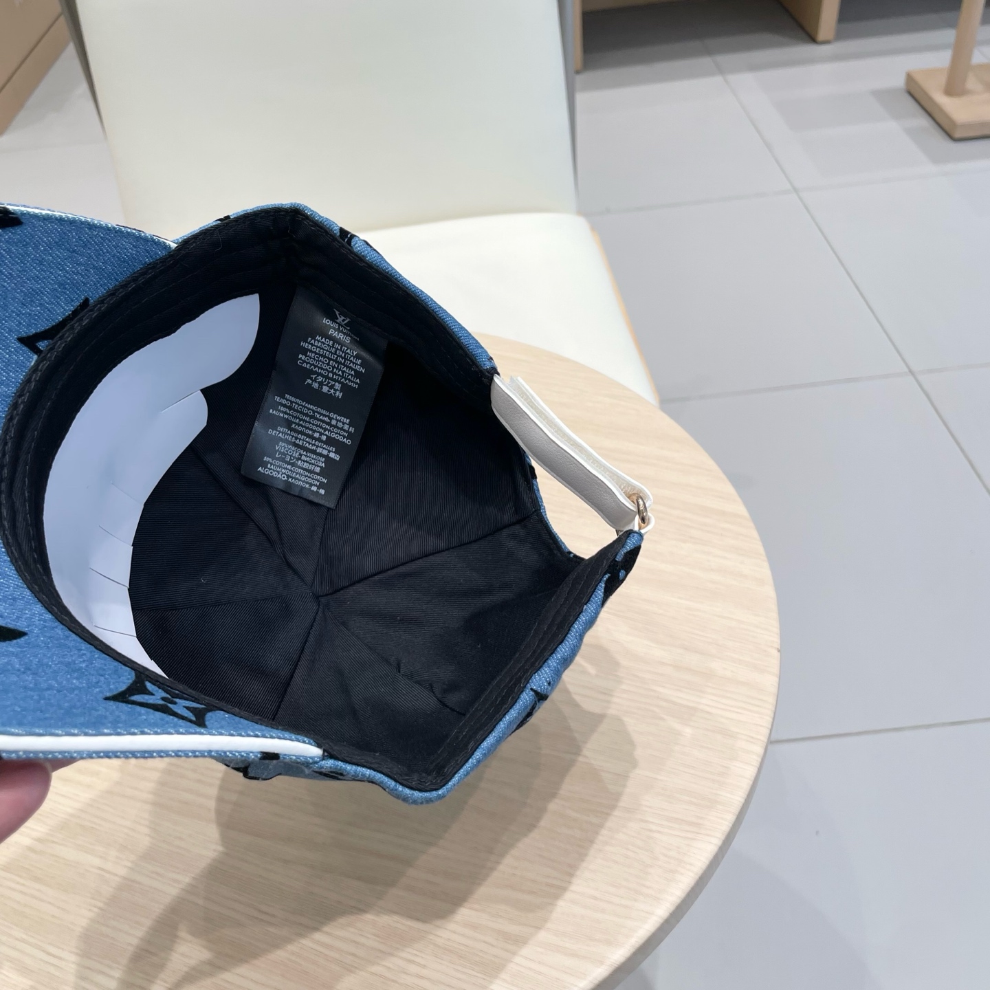  LouisVuitton2025新款棒球帽🧢  
LV棒球帽，简约大气，男女通用