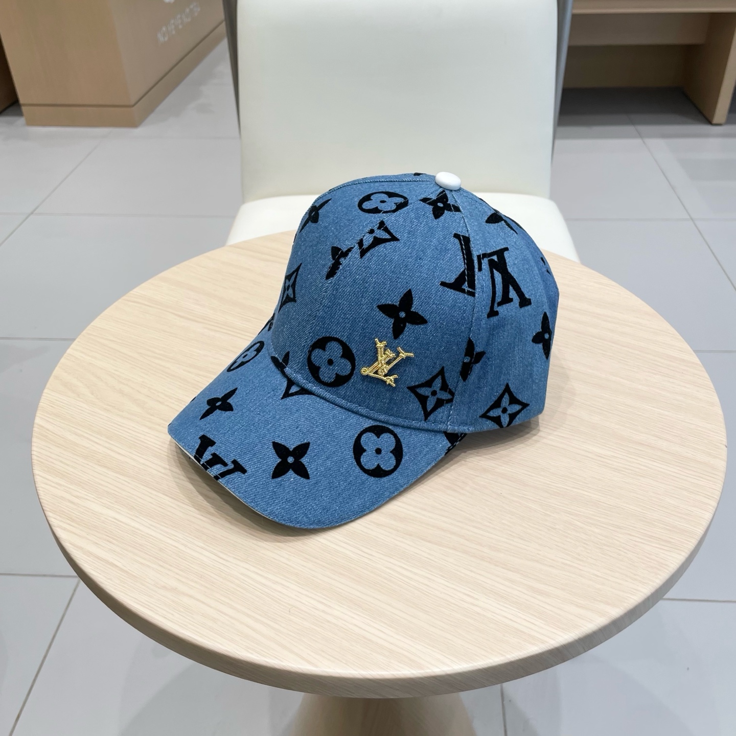  LouisVuitton2025新款棒球帽🧢  
LV棒球帽，简约大气，男女通用