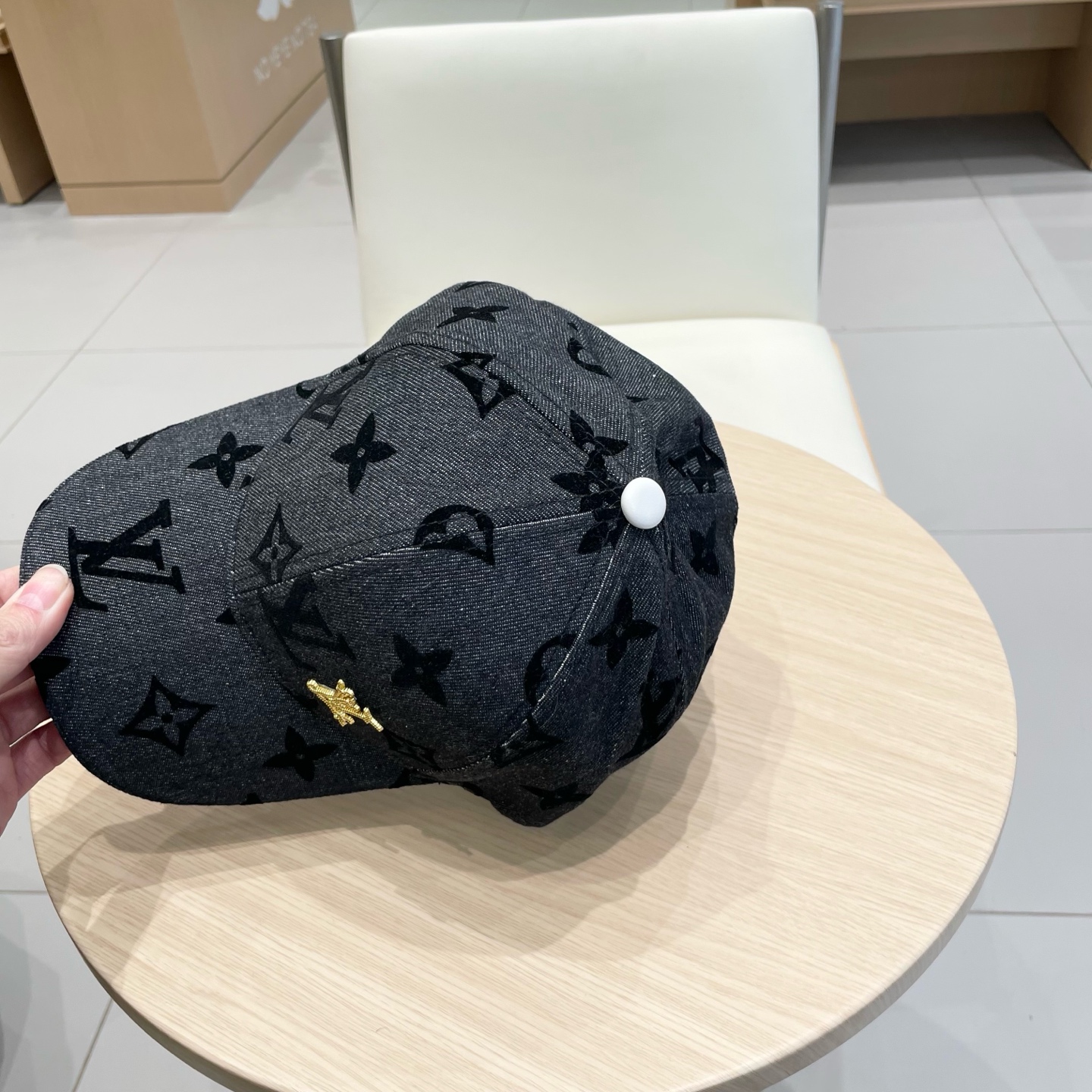  LouisVuitton2025新款棒球帽🧢  
LV棒球帽，简约大气，男女通用